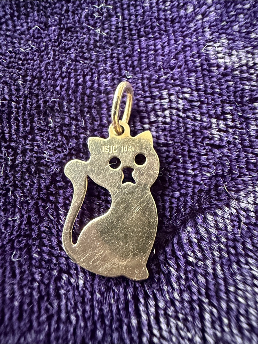 Solid 10K gold vintage minimalist sitting cat / kitten pendant - Picture 2 of 8